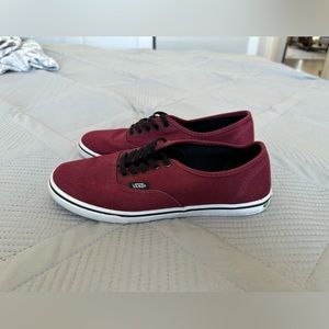 Vans Port Royale Classic Shoes - Mens 6.0/Womens 7.5 - Like new